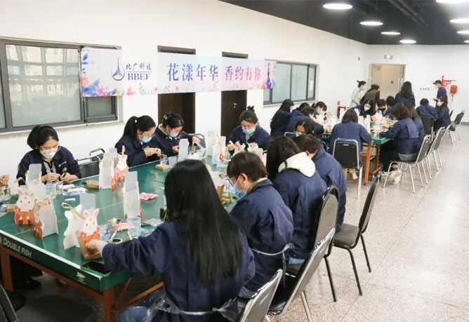 公司工會開展婦女節香薰手工制作主題活動